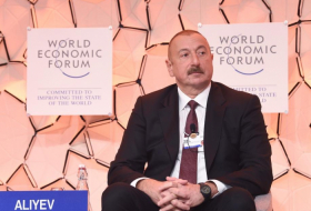   El presidente de Azerbaiyán asiste al panel de discusión sobre 