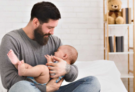 La ampliación de la paternidad a ocho semanas elevó un 12 % el gasto en prestaciones por cuidado de hijos en 2019