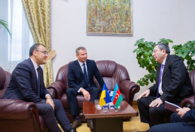   Se celebran consultas políticas entre Azerbaiyán y Ucrania  