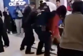     VIDEO:     Arrestan a una mujer en China por no usar mascarilla en un supermercado