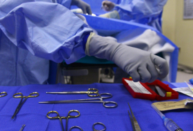 Condenan a pagar una multa de 30.702 euros a un cirujano estético en España que siguió el postoperatorio de su paciente por WhatsApp