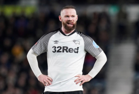 Rooney estalló tras la decisión en Inglaterra de continuar con el fútbol pese al coronavirus