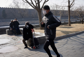 Un hombre es operado de urgencia por una lesión en un pulmón tras salir a correr con mascarilla en China