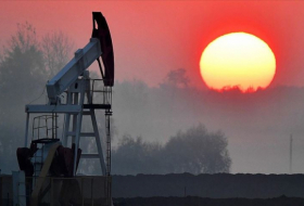 OPEP+ acuerda extender el recorte en la producción de petróleo por un mes más