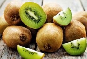 Los beneficios del kiwi y cinco recetas originales para aprovecharlo en platos dulces y salados