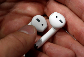Unos AirPods de Apple explotan en la oreja de un usuario mientras estaba haciendo una llamada