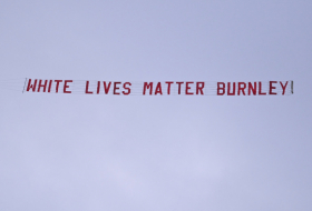 Un báner de 'White Lives Matter' ensombrece un partido del Manchester City al sobrevolar su estadio