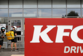 Piden comida para 20 personas a un KFC y acaban pagando 18.000 dólares de multa por violar el confinamiento