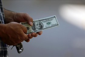 Valores del dólar y del euro sube a su nivel más alto en la historia de Irán