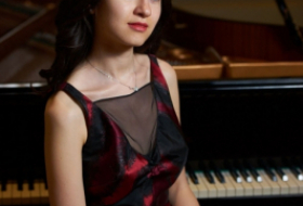   La pianista azerbaiyana fascina al público en Alemania  