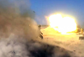   Ataques de artillería de misiles contra posiciones hostiles -   VIDEO    