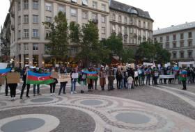Los azerbaiyanos protestan en Budapest sobre el terror de Ganyá