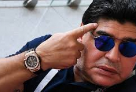 Maradona se aísla tras haber tenido contacto con allegado con síntomas de COVID-19