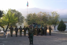  Bandera azerbaiyana izada en el asentamiendo de Aghbend liberado de la ocupación armenia-  VIDEO  