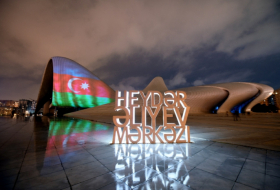  En Bakú, estos lugares fueron iluminados con la bandera de Azerbaiyán -  FOTOS  