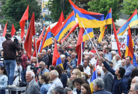   La oposición armenia se prepara para paralizar el movimiento en el país  