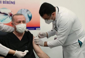   El presidente de Turquía recibe la vacuna china de Sinovac  