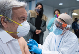 Guterres se vacuna contra la covid-19 y urge a ponerla al alcance de todos