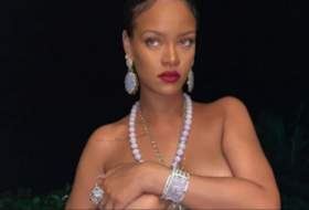 Rihanna desafía a Instagram solo con un bóxer y muchas joyas
