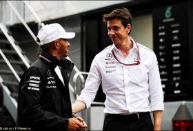 El británico Lewis Hamilton renueva una temporada con Mercedes  