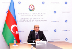 Azerbaiyán acordó reducir aún más la producción de petróleo