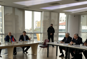 Ministro de Cultura se reúne con conocidos azerbaiyanos residentes en Turquía