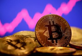 Bitcoin vuelve a batir su récord y se acerca a los USD 65.000 de la mano de la salida a Bolsa de una de las mayores plataformas de criptomonedas