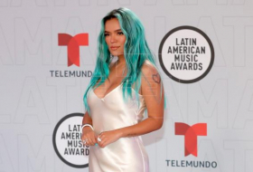 Bad Bunny arrasa y J Balvin se va vacío en los Latin American Music Awards