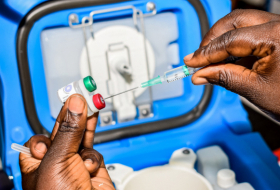 Desarrollan la primera vacuna contra la malaria que muestra un 77 % de eficacia en un ensayo de la fase IIb
