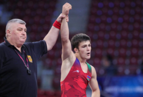   Luchador azerbaiyano gana el oro al vencer a armenio en la final  