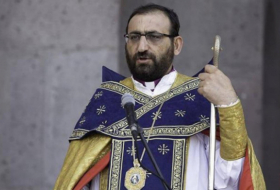   Arzobispo de Armenia:  Debemos rezar para que Pashinián deje el poder 