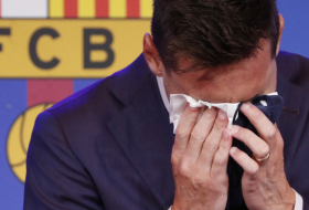   VIDEO  : Lionel Messi no pudo contener las lágrimas durante la rueda de prensa por su partida del FC Barcelona