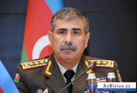  Zakir Hasanov felicita al ministro turco de Defensa Nacional y al jefe del Estado Mayor General 