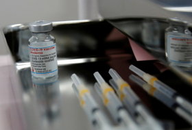 Japón suspende otro enorme lote de la vacuna Moderna