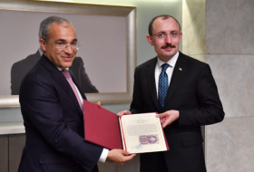   Turquía cuenta con aumentar la circulación de mercancías con Azerbaiyán hasta los 15 millares de dólares  