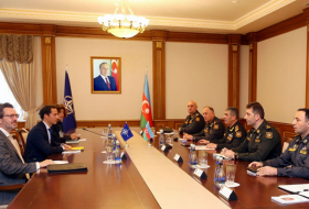 Zakir Hasanov se reunió con el representante especial de la OTAN