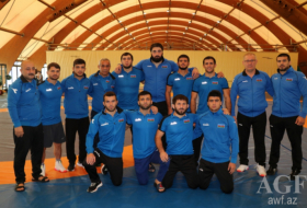 Los luchadores grecorromanos de Azerbaiyán mejoran su récord