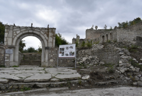 Los vándalos armenios saquearon y destruyeron casa del gran compositor azerbaiyano Uzeyir Hajibayli 