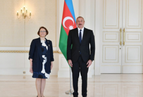   Ilham Aliyev recibe las credenciales de varios embajadores  