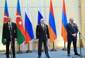   Putin obsequió a Ilham Aliyev y Nikol Pashinián una rama de olivo  