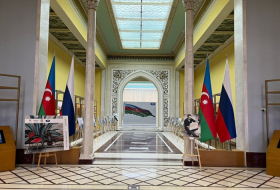 Se inaugura en Moscú una exposición fotográfica dedicada al Día de la Victoria y al Día de la Bandera Nacional