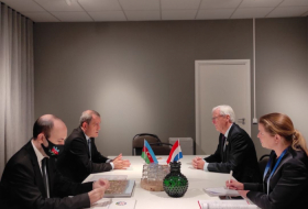   Jeyhun Bayramov se reunió con el Ministro de Relaciones Exteriores de los Países Bajos  