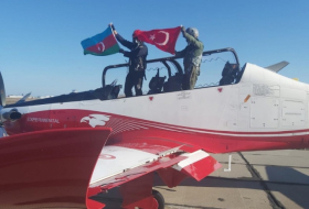 Azerbaiyán compra nuevo avión militar a Turquía -   FOTOS  