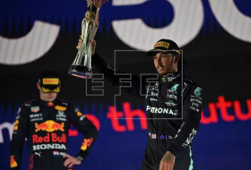 Hamilton ganó en Yeda y llegará empatado con Verstappen a la última carrera