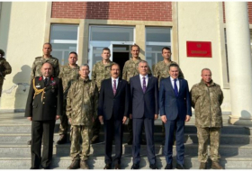  El embajador se reunió con militares turcos en Agjabadi 