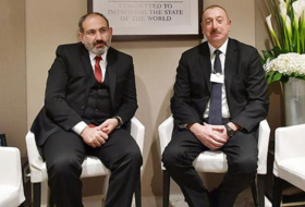  Jeyhun Bayramov comentó sobre la reunión de Ilham Aliyev y Pashinián en Bruselas 