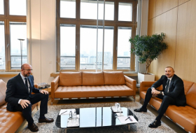  Ilham Aliyev y Charles Michel sostuvieron encuentro 