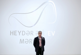 Vicepresidenta de la Fundación Heydar Aliyev asiste a la inauguración de la exposición individual 