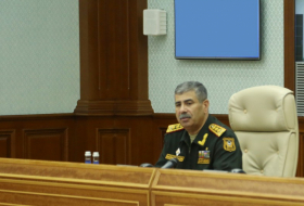   Zakir Hasanov celebró una reunión del Ministerio de Defensa  