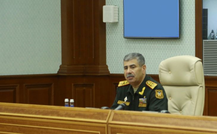   Zakir Hasanov celebró una reunión del Ministerio de Defensa  